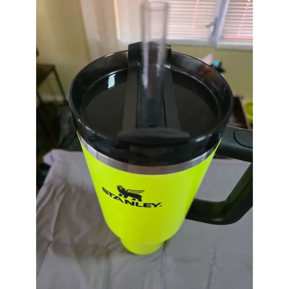 Stanley Tumbler 40oz Flowstate Quencher H2.0Travel Neon Yellow Limited Edition - Picture 8 of 8